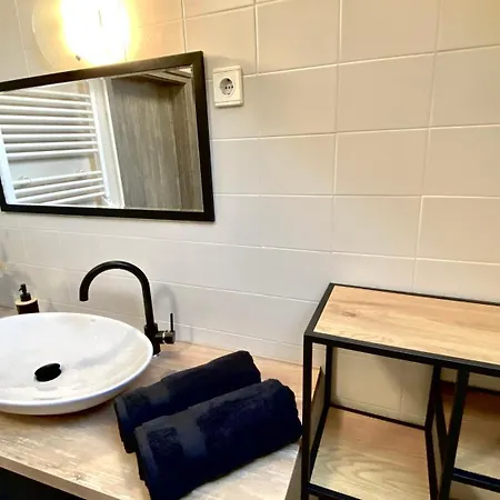 Oazis Apartmanhaz * Balatonalmadi