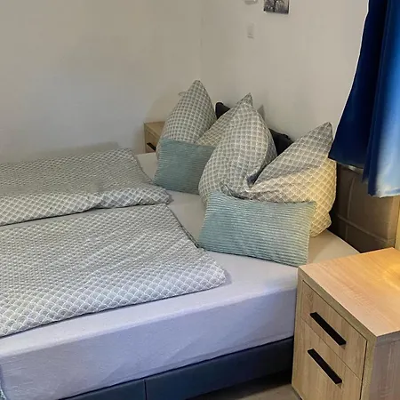 Oazis Apartmanhaz Rum i privatbostad Balatonalmádi